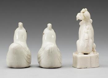 A pair of blanc de chine water droppers and a figure of a 'Buddhist Lion', Qing dynasty, Kangxi (1662-1722).