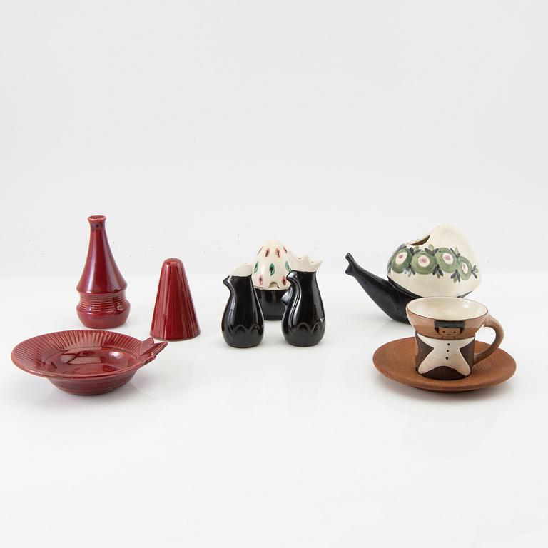 Anita Nylund, 8 pieces of Jie ceramics.