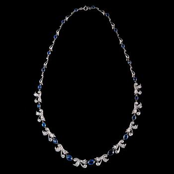 459A. Oskar Pihl, KAULAKORU, platinaa, timantteja n. 3.00 ct, safiireja n. 6,5 ct. Oskar Pihl. A. Tillander Helsinki.