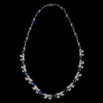 459A. Oskar Pihl, A NECKLACE, platinum, diamonds c. 3.00 ct, sapphires c. 6,5 ct. Oskar Pihl. A. Tillander Helsinki.