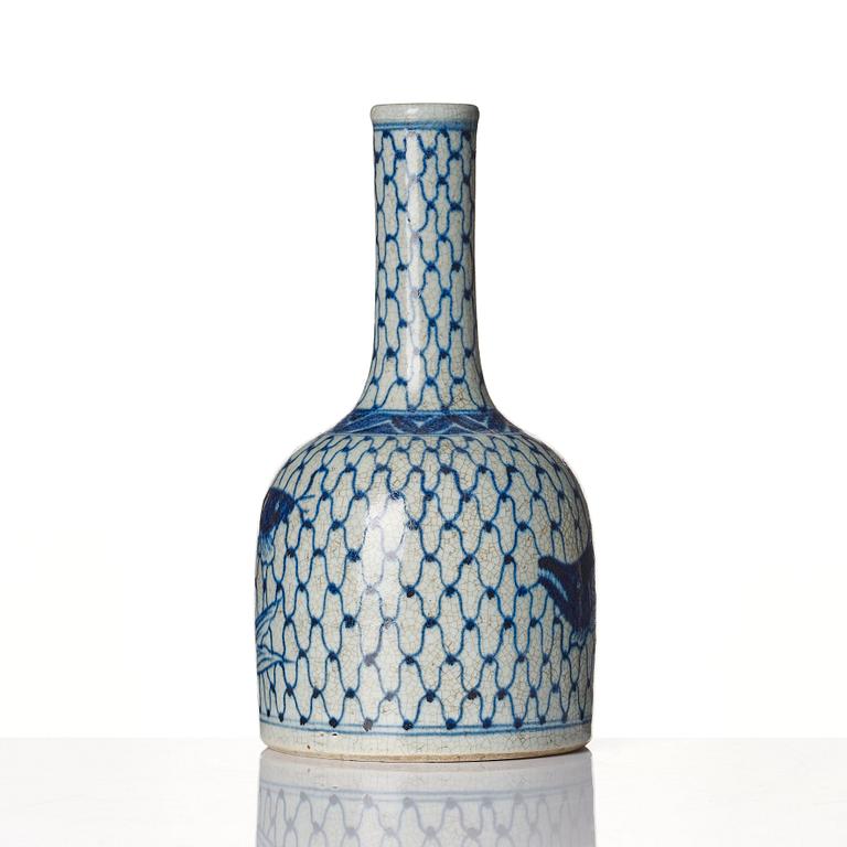 Vas, porslin. Qingdynastin, 1800-tal eller äldre.