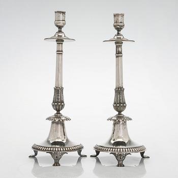 Pehr och Adolf Zethelius, kandelabrar, ett par, silver, Stockholm 1797 och 1824. Empire.