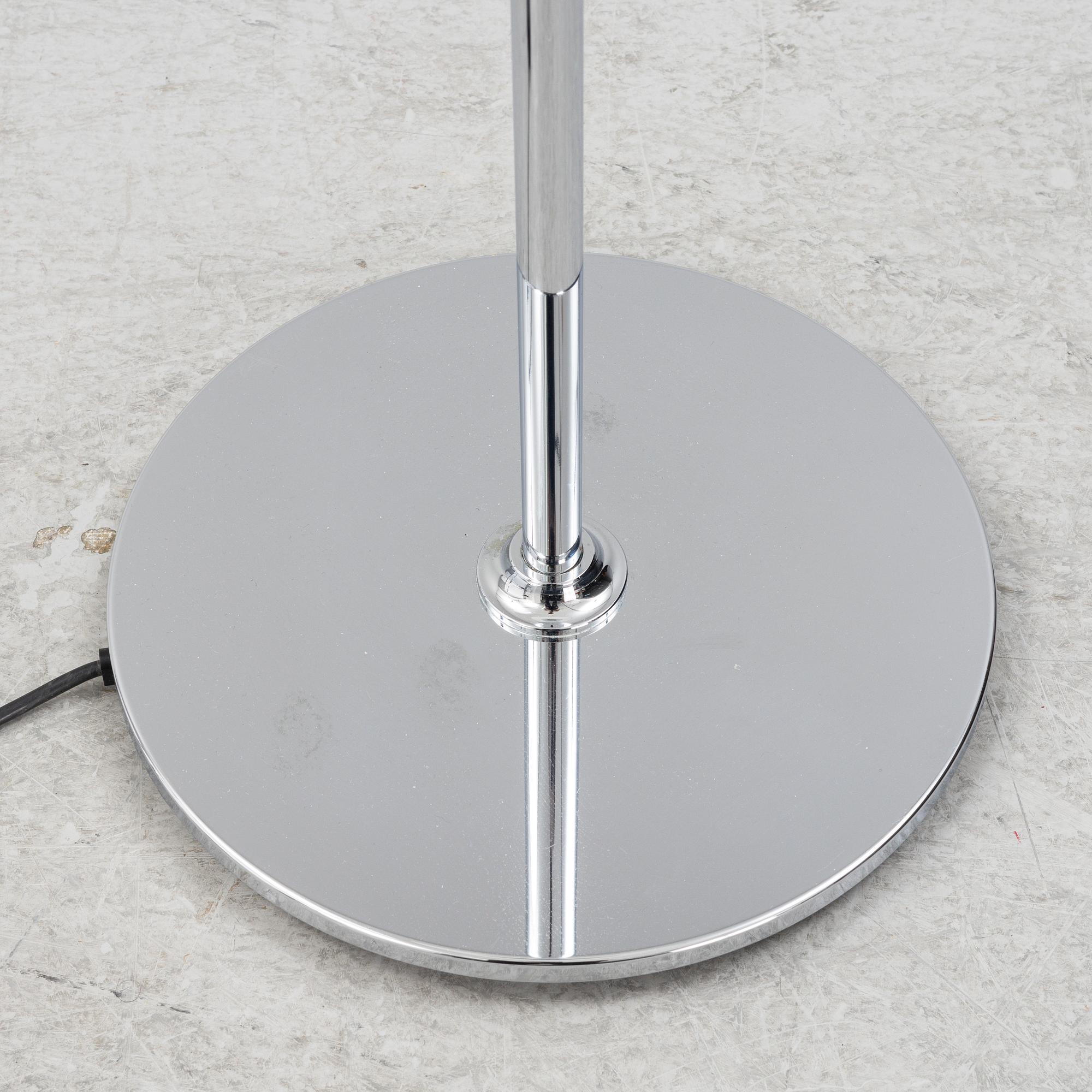 Poul Henningsen, golvlampa, "PH 4½-3½", Louis Poulsen, Danmark.