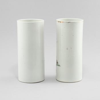 PENSELSTÄLL, 2 st, porslin, Kina, 1900-tal.