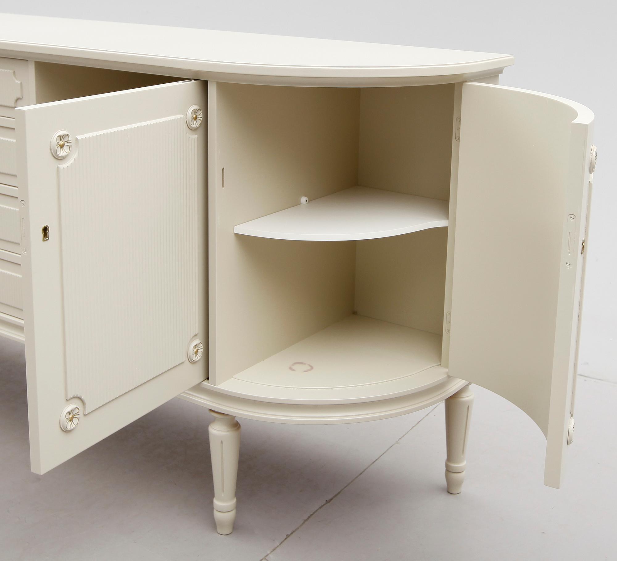 SIDEBOARD, gustaviansk stil, 1900-talets andra hälft.