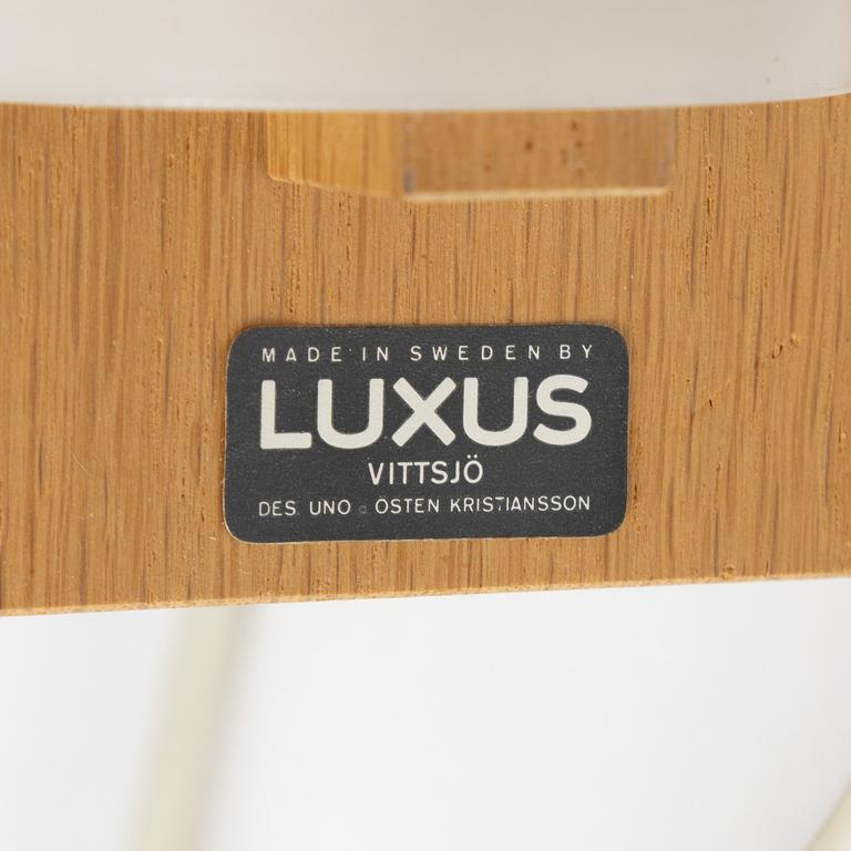 Sminkbord med spegel samt ett par vägglampor, Luxus, Vittsjö.