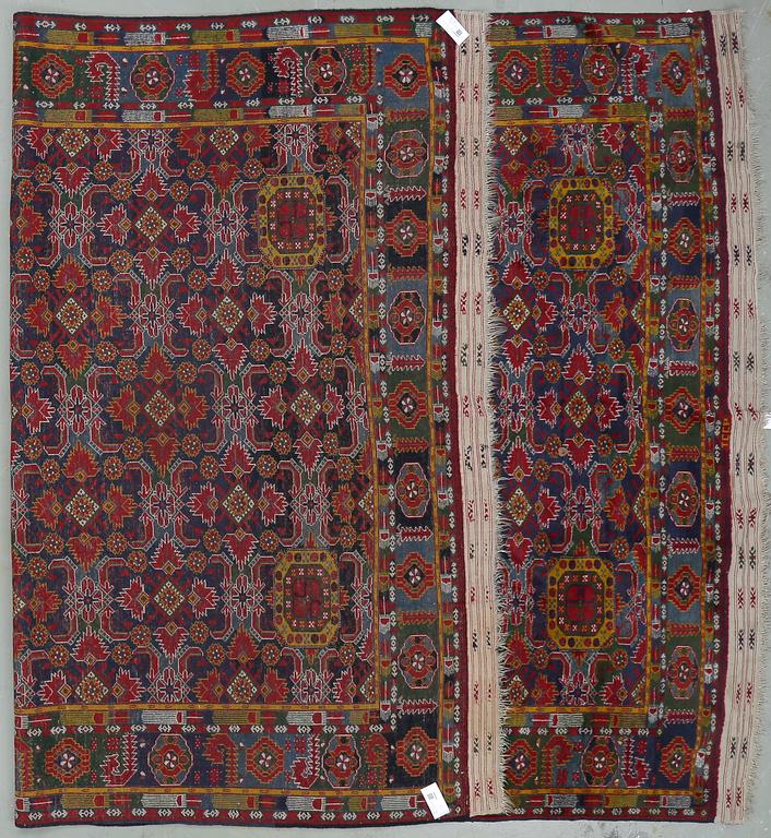 MATTA, semiantik, sannolikt Turkmen. Ca 220 x 250 cm.