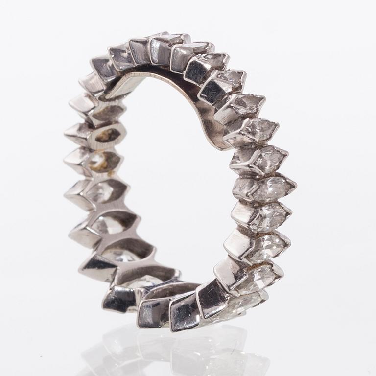 ALLIANSRING, platina, markisslipade diamanter. Vikt ca 4,7 g.