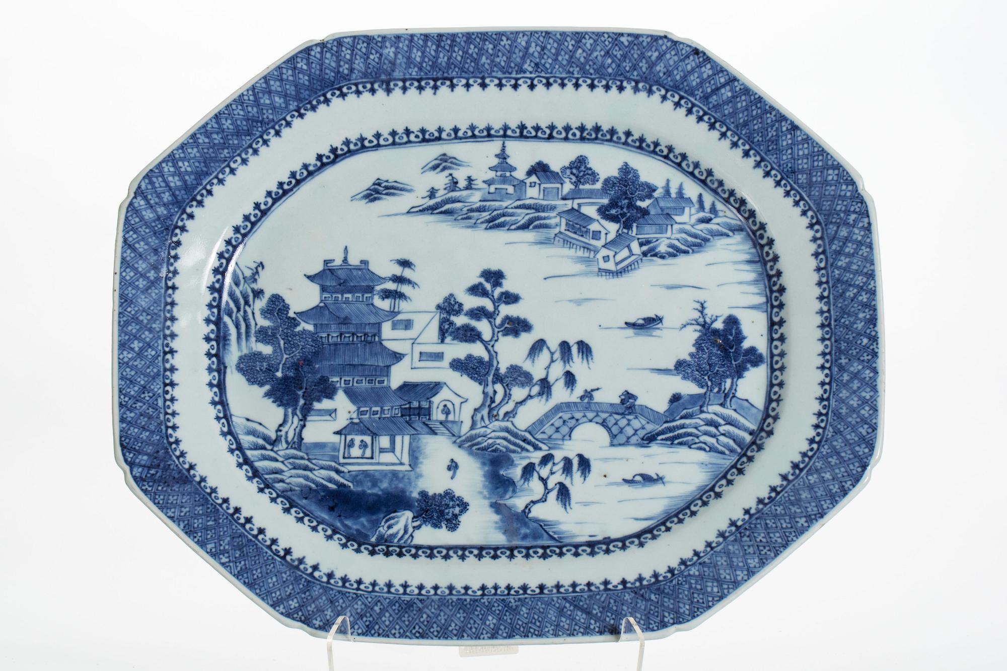 STEKFAT, porslin, Kina, Qianlong (1735-1796).