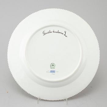 A "FLORA DANICA" PORCELAIN PLATE, model no 3549, Royal Copenhagen.