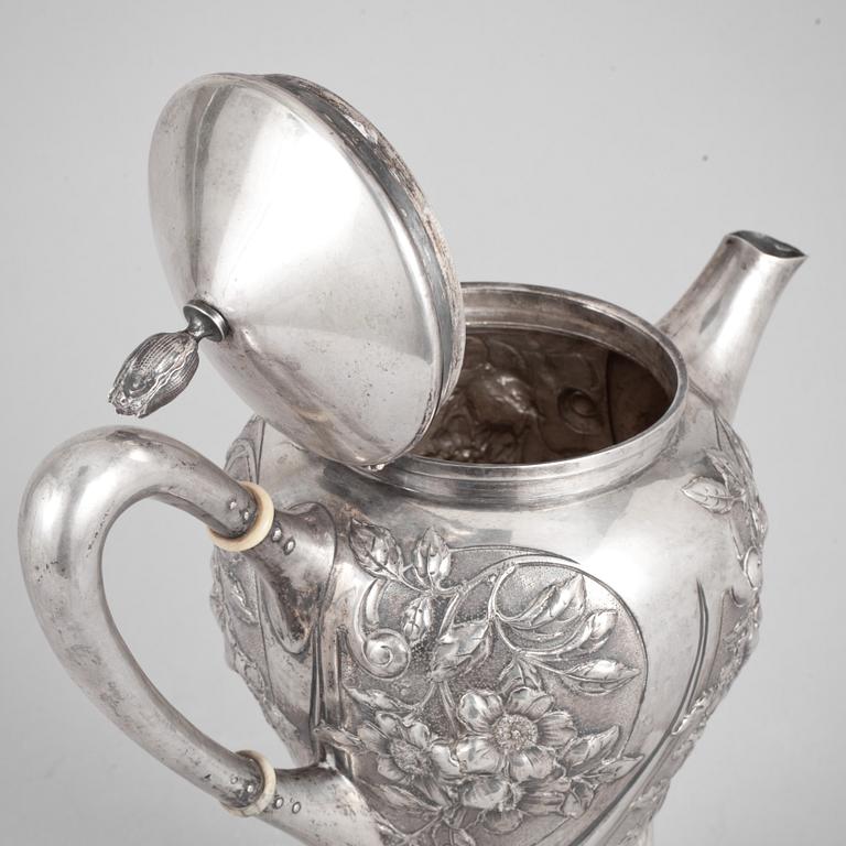 KAFFEKANNA, silverhalt 800. Jugend. Tyskland, Omkring 1900.  Vikt ca 786g.