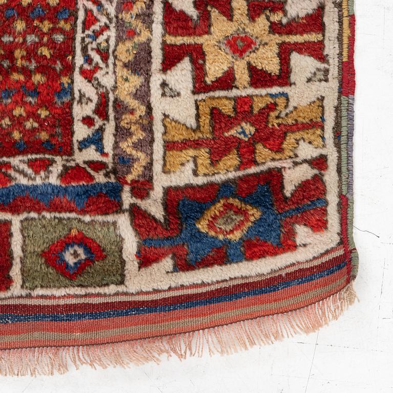 An antique Anatolian rug, c 136-147 x 104 cm (including flat weave).