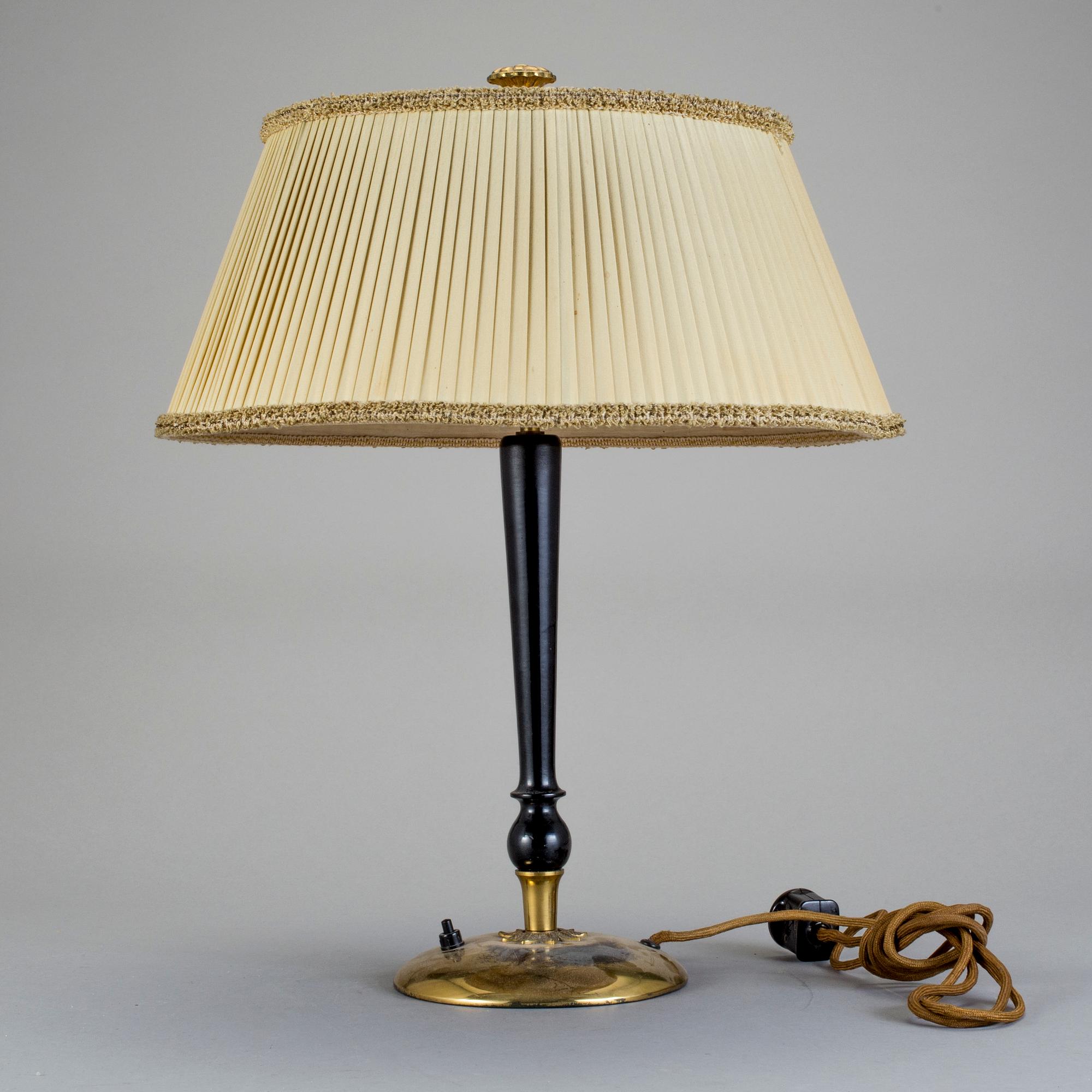 BORDSLAMPA, 1900-talets första hälft.