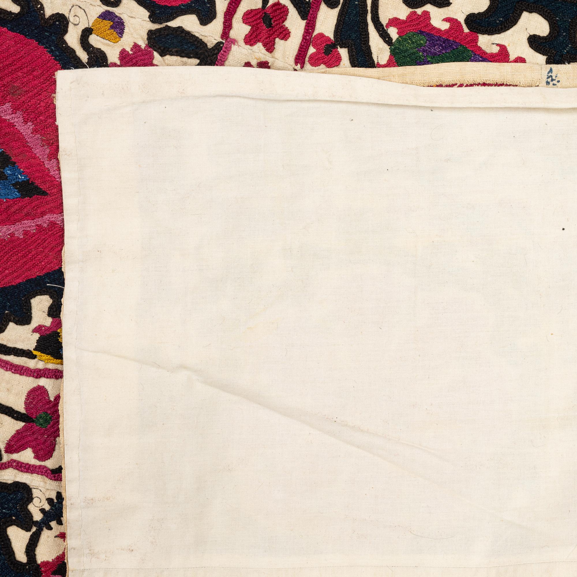 Semiantikt Suzani-broderi, Uzbekistan, ca 265 x 175 cm.