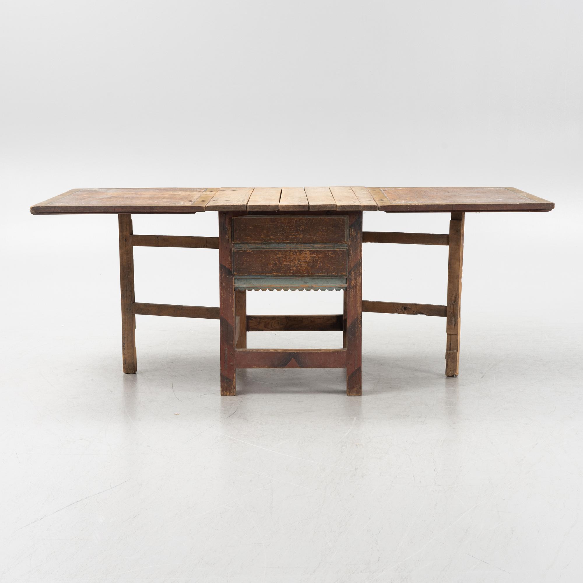 A Swedish gate-leg table, around the year 1800.