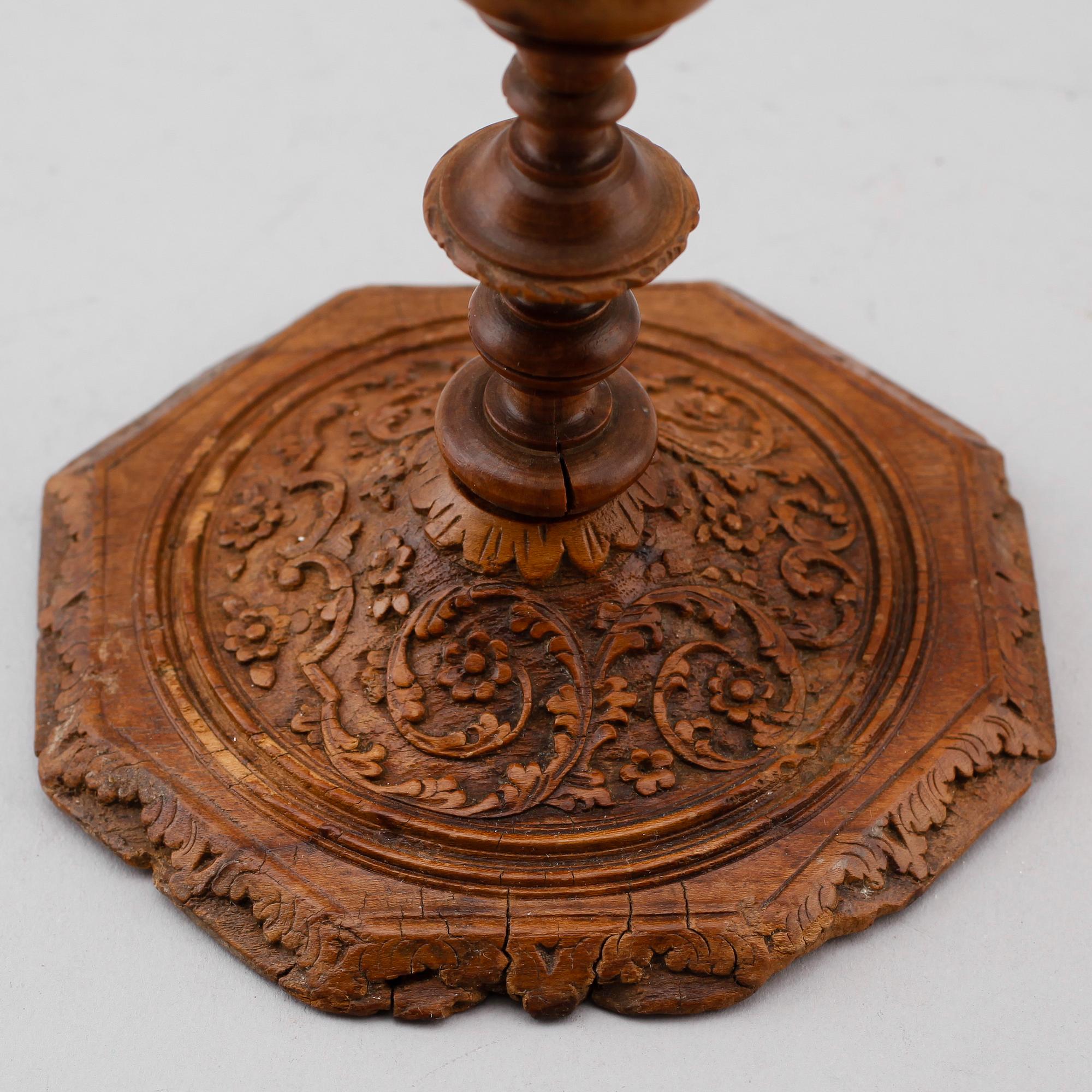 LJUSSTAKE, trä, 1700-tal.