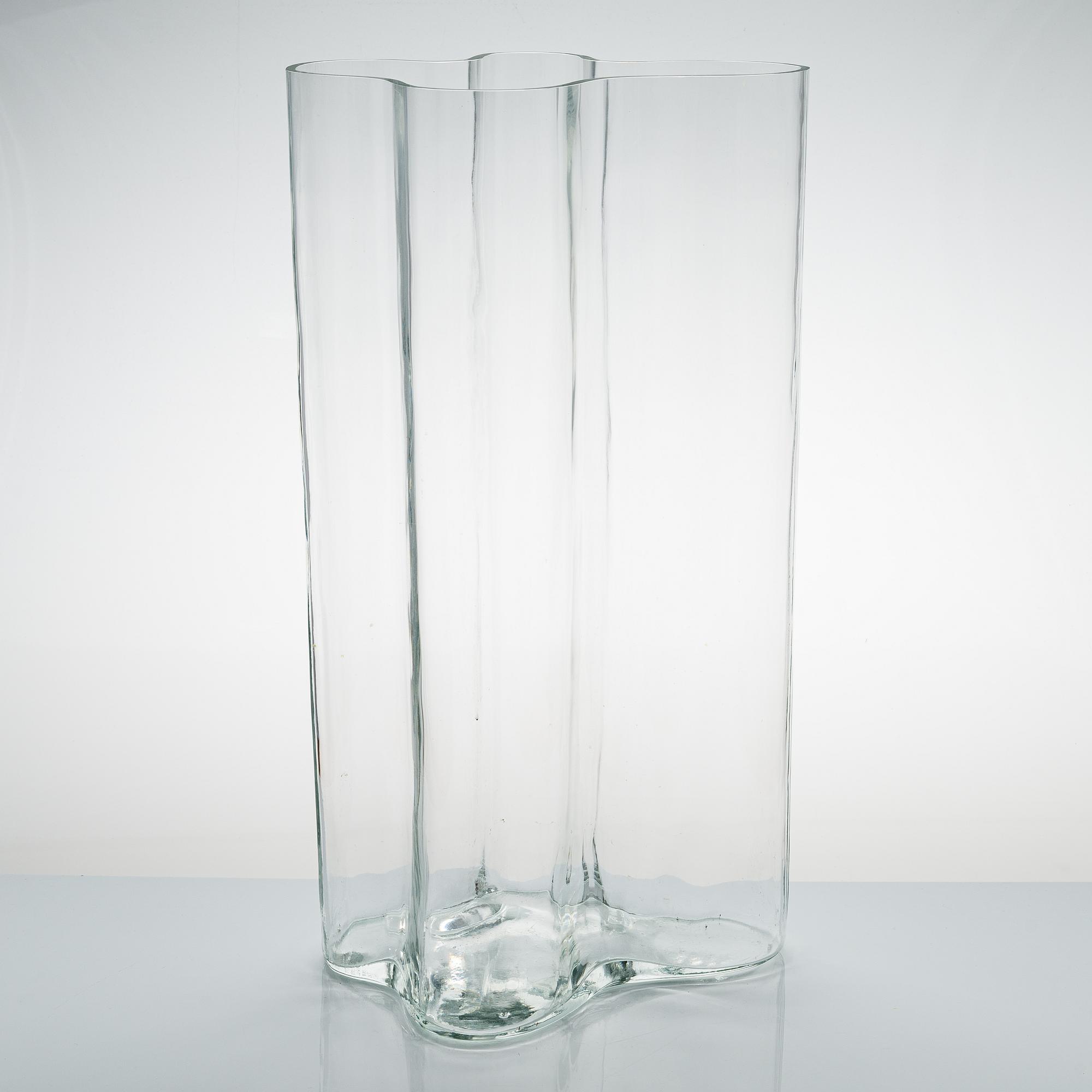 Alvar Aalto, vas, modell 0551, signerad Alvar Aalto 14/1988.