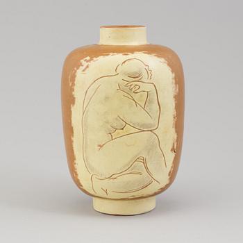 A vase by Vicke Lindstrand for Upsala Ekeby, 1940s.