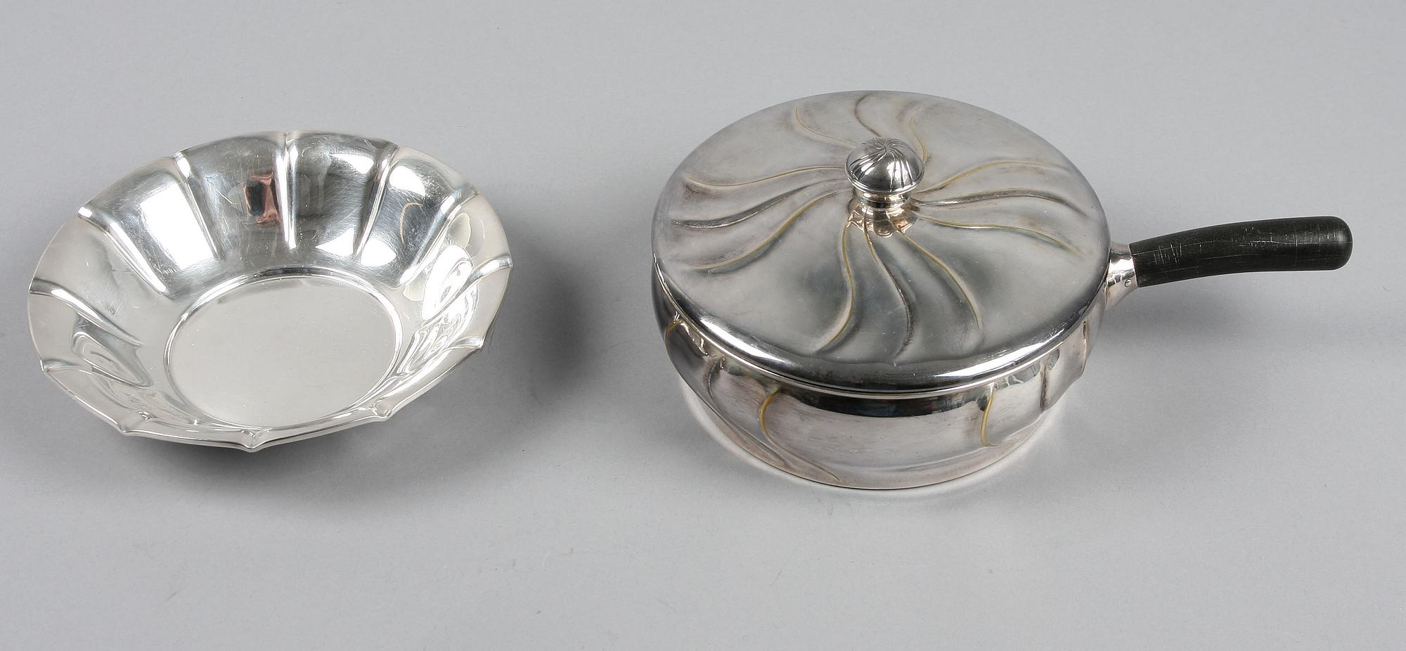 SKÅL, silver, Köpenhamn, Carl M. Cohr, 1947, 127 g, och LOCKKAROTT, nysilver, Köpenhamn.