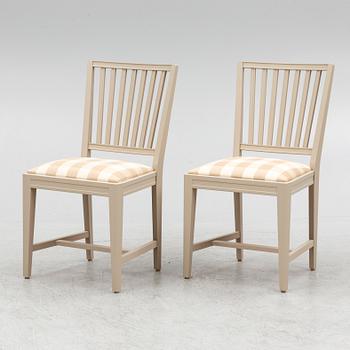 Dining table, 8 chairs, Gustavian style, 20th century.