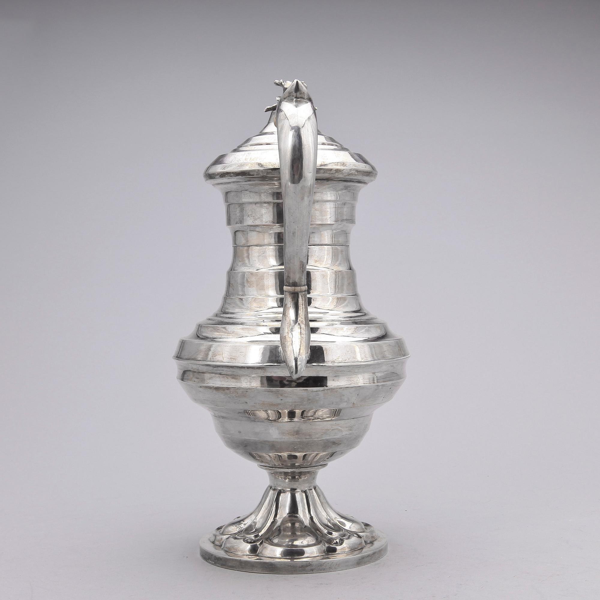 KAFFEKANNA, silver, Carl Nyström Stockholm 1850. Total vikt ca 950 gram.