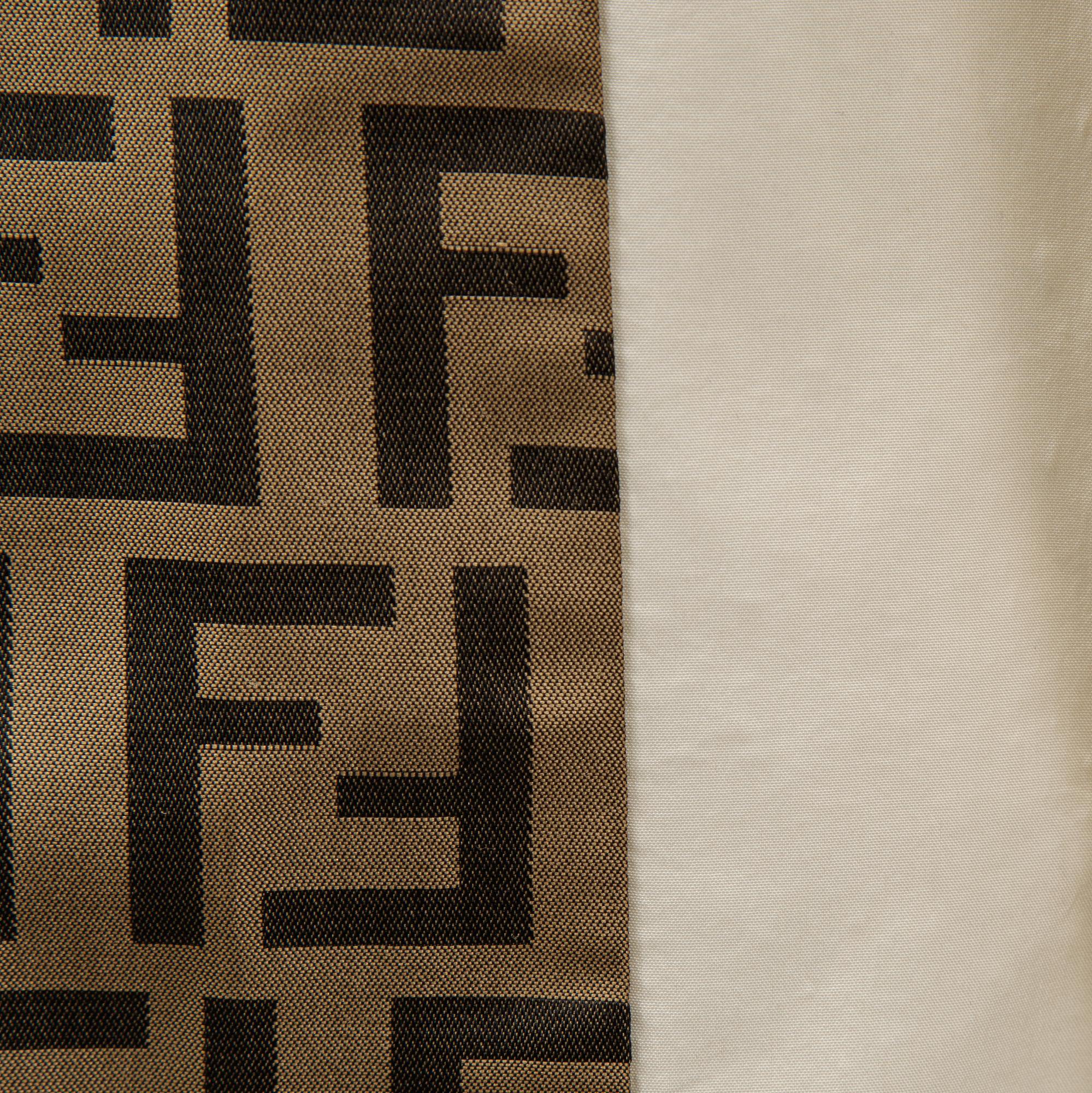 Fendi, trenchoat, size M.