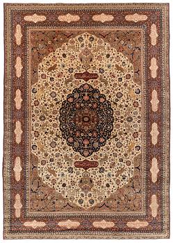 381. An antique Benlian Tabriz carpet, signed Jabarzade, ca 466 x 323 cm.