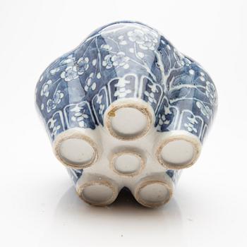 Vases, 2 pcs, China, 19th century.