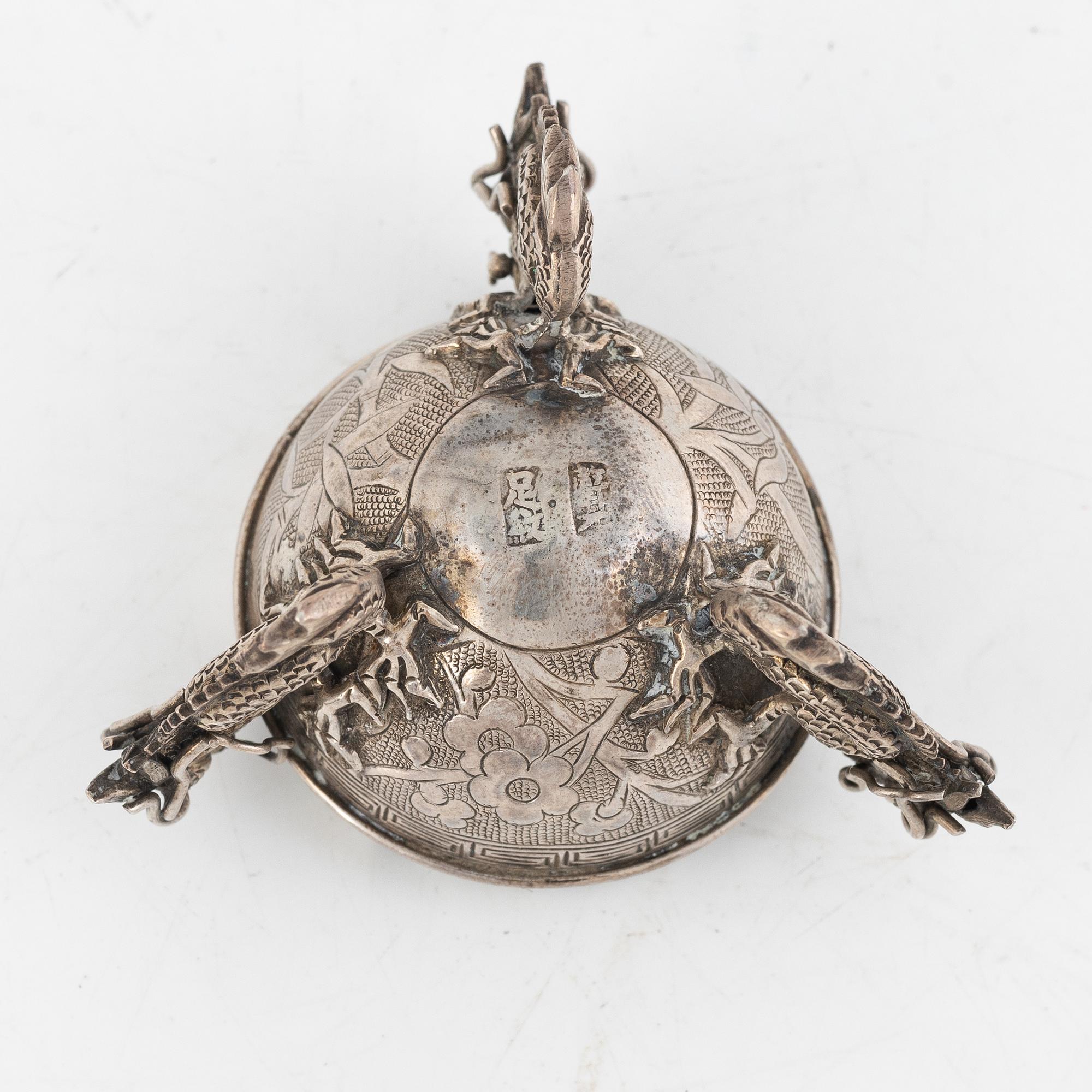 Saltströare, silver, Kina, omkring 1900.