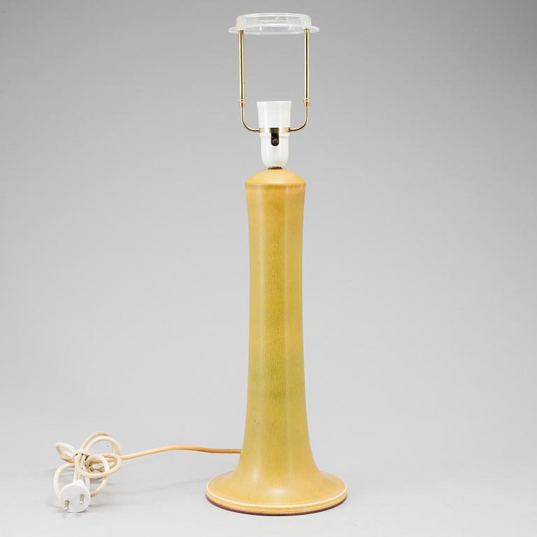A steone wear table light i yellow hares fur gaze signed by Berndt Friberg for Gustavsberg.