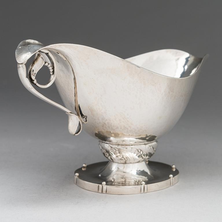 Georg Jensen, Såsbåt, "Magnolia/Blossom", sterlingsilver, design nr 177, Köpenhamn 1925-30.