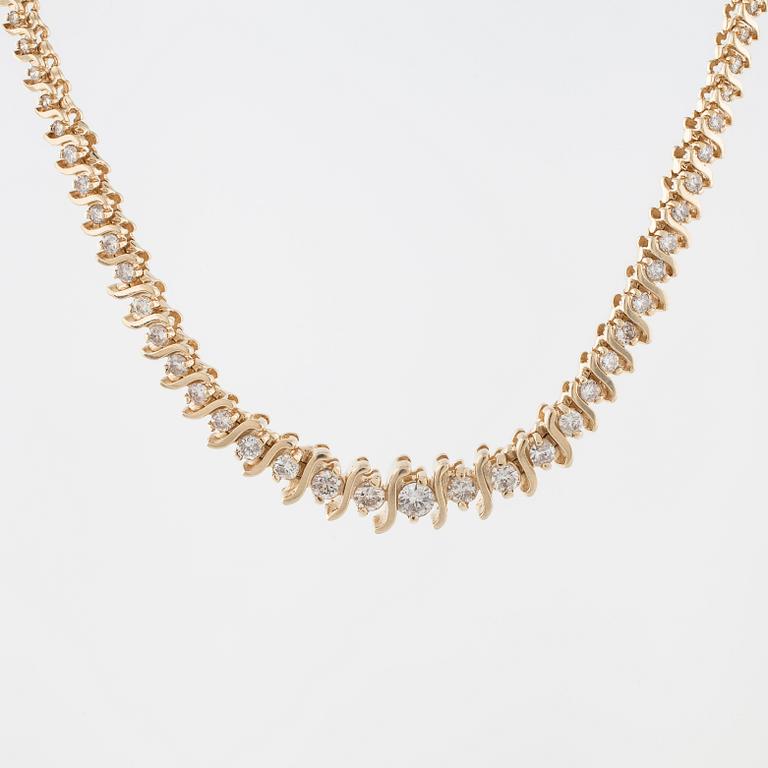 A brilliant cut diamond necklace.