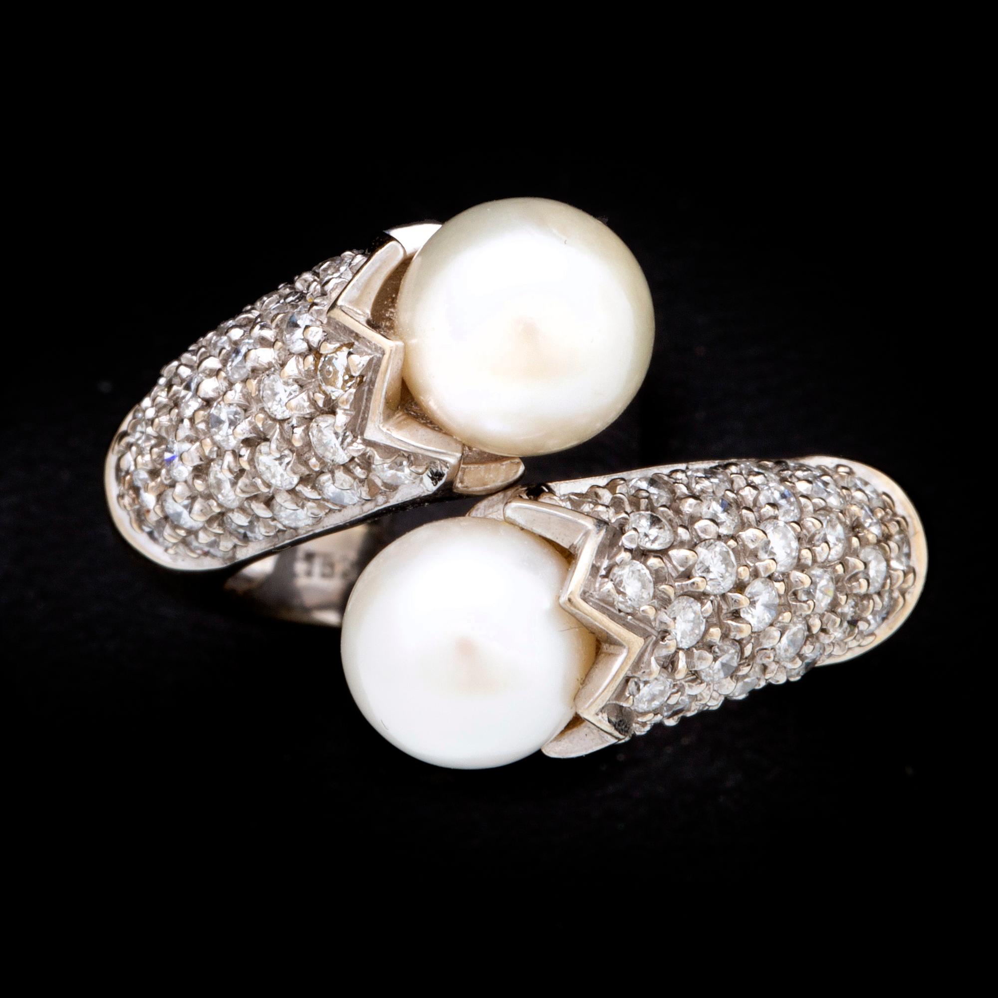 Ring 18k whitegold 2 cultured Pearls approx 7 mm and brilliant-cut diamonds approx 1 ct in total, size approx 54,5.