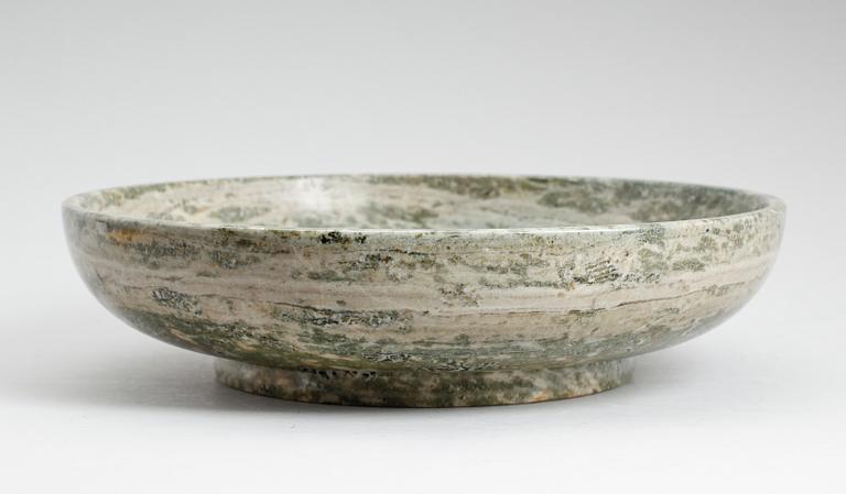 SKÅL, kolmårdsmarmor, signerad WG, daterad 1975.