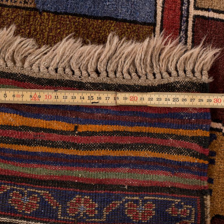 MATTA AFGHAN semiantik, 166x133 cm.
