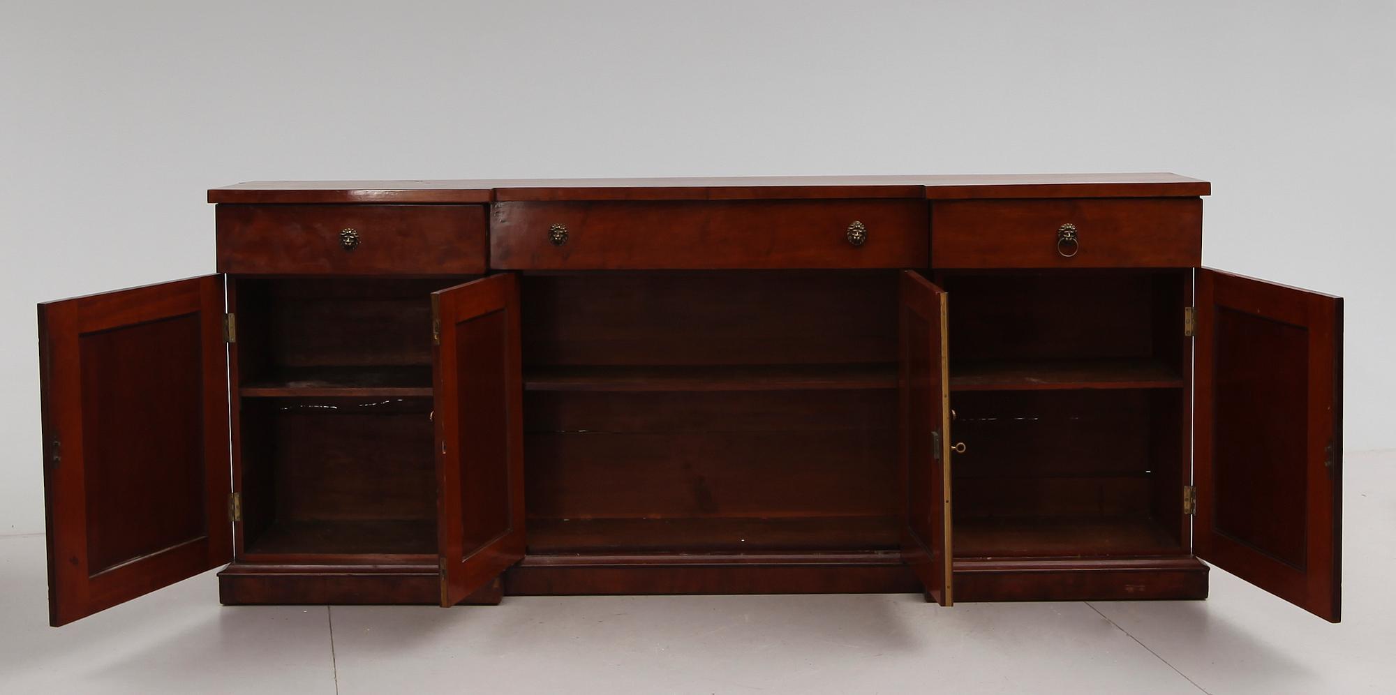 SIDEBOARD, England, 1900-talets första hälft.
