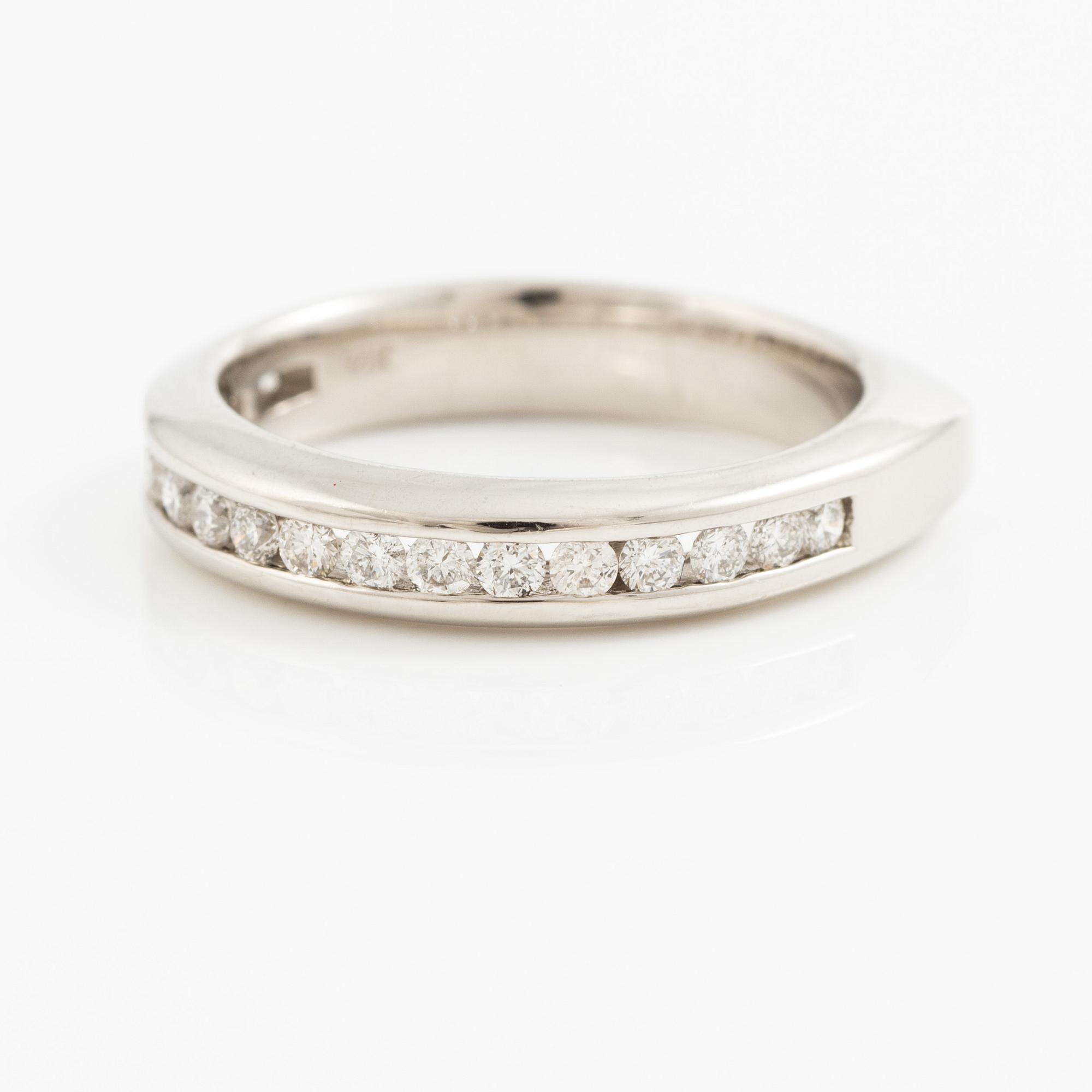 Ring, half eternity band, 14K white gold set with brilliant-cut diamonds.