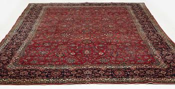 An antique 'Manchester' Kashan carpet, ca 354 x 259 cm.