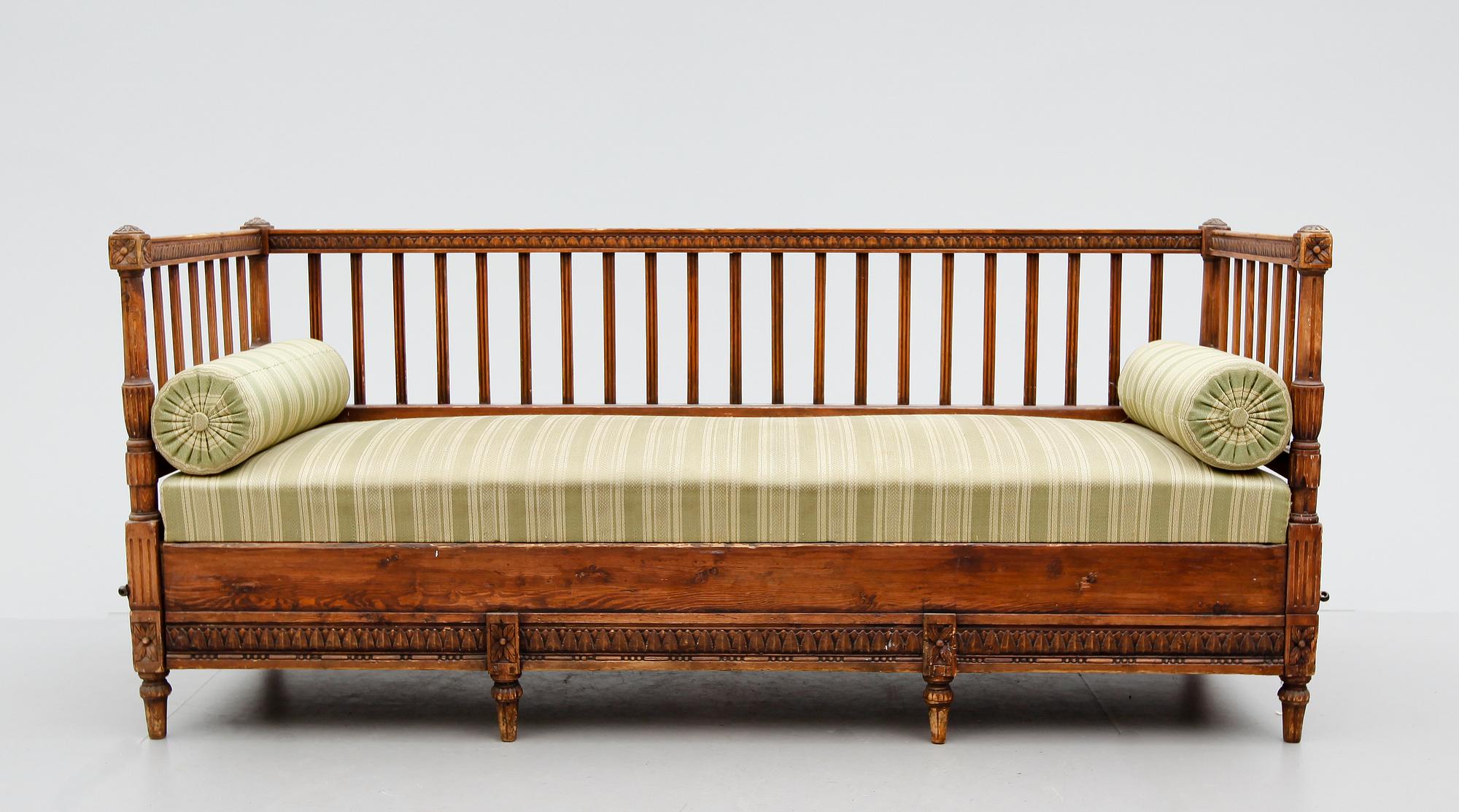 SOFFA, sengustaviansk, omkring år 1800.
