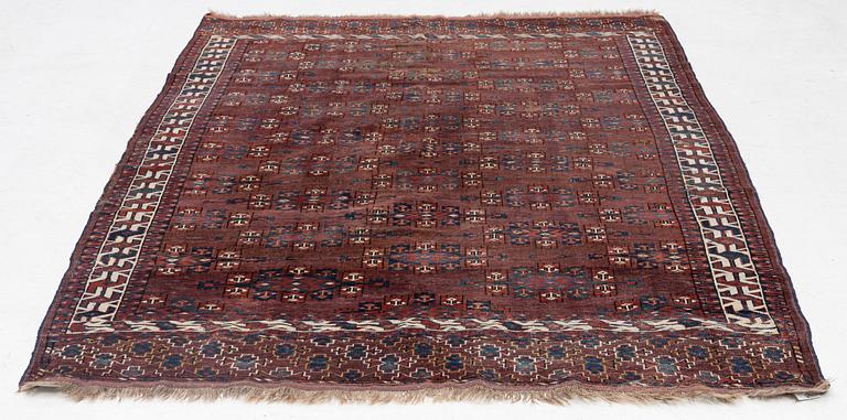 An antique Yomud/Karadashli main carpet, c 272 x 170 cm.