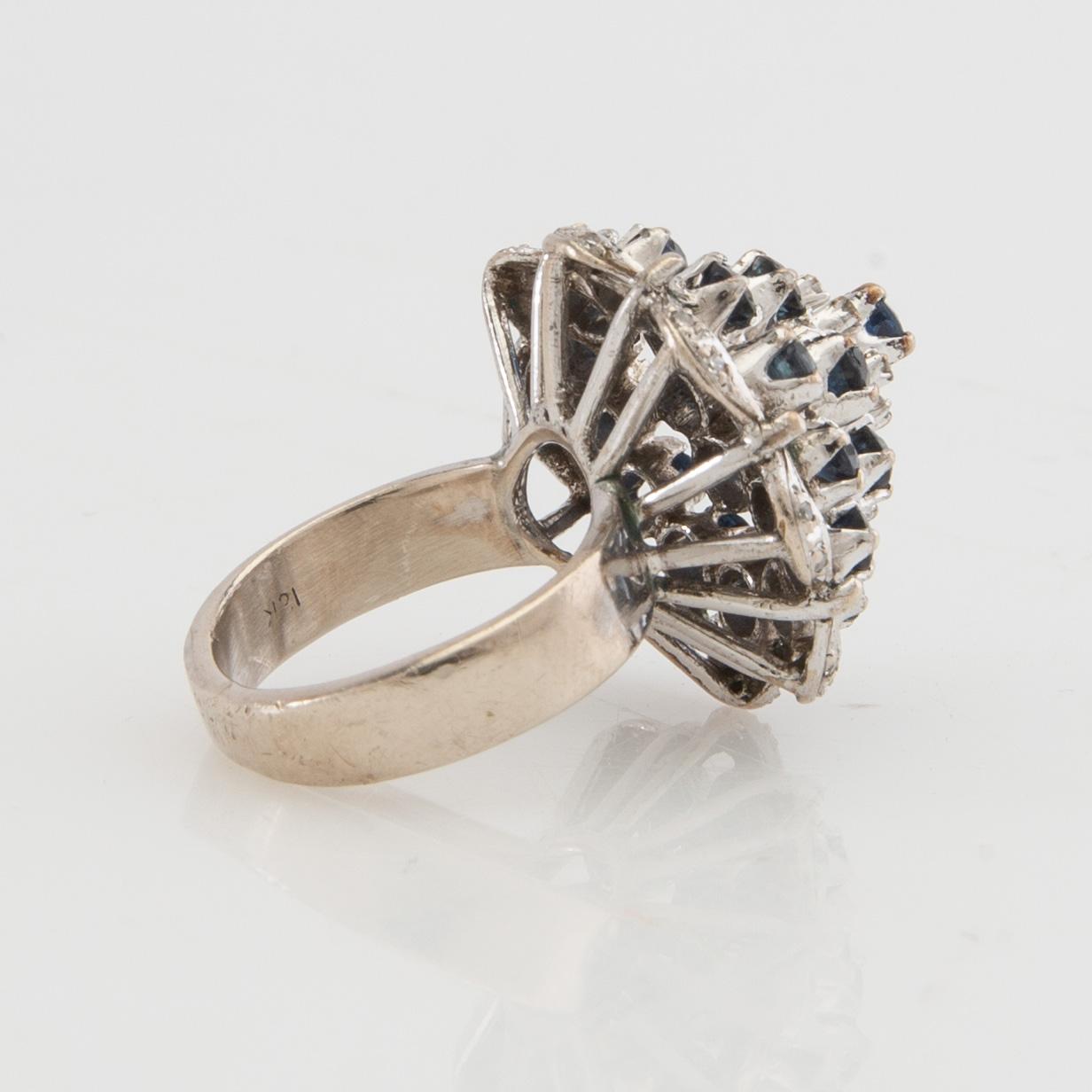Ring 8K white gold with diamonds and sapphires.
