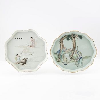 Two Chinese porcelain trays, 20th century.