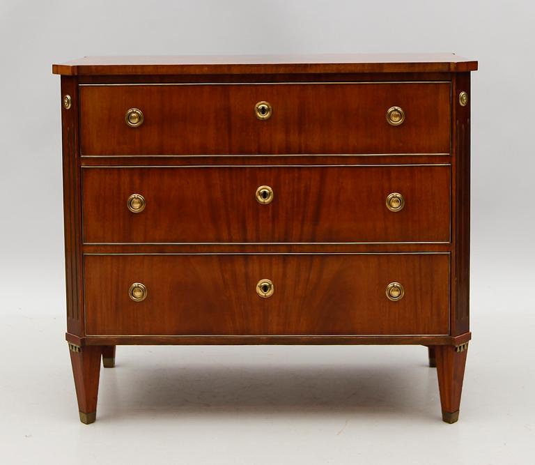 BYRÅ, gustaviansk stil, 1900-talets första hälft.