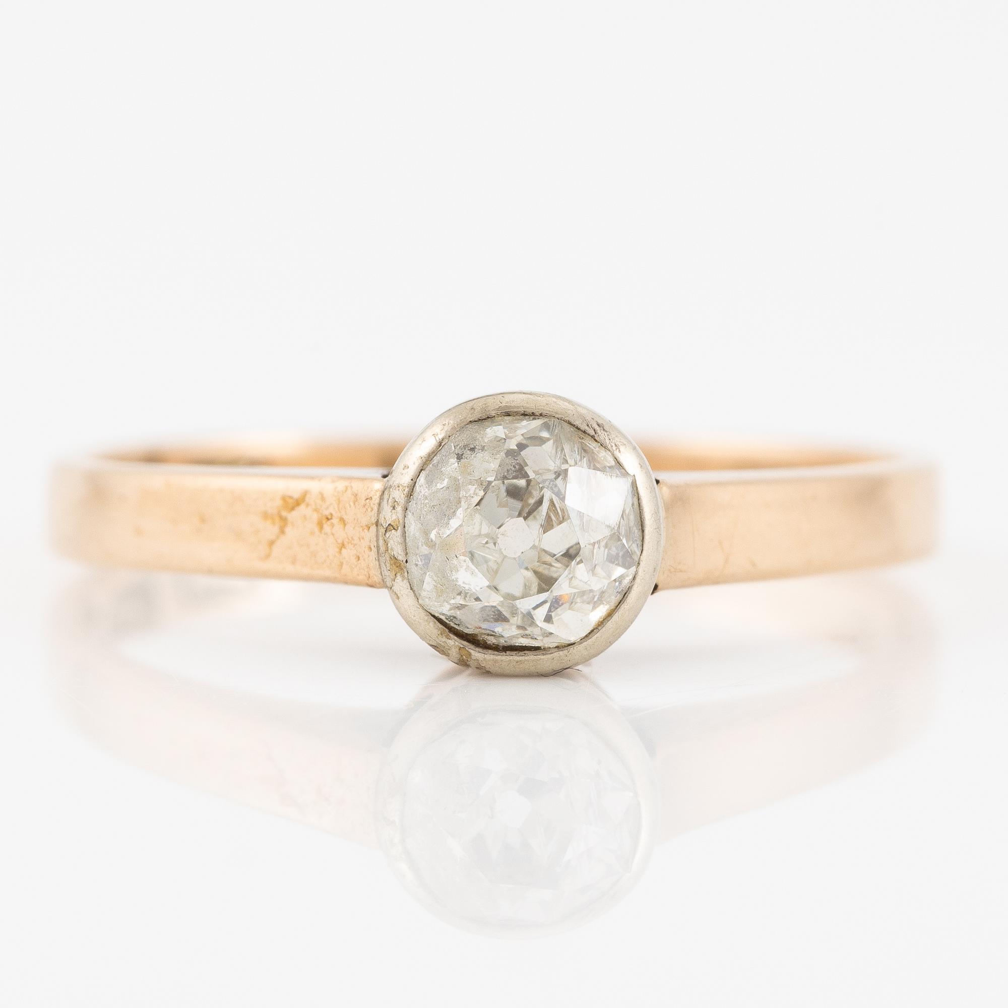 Ring, 14K gold, with old-cut diamond.