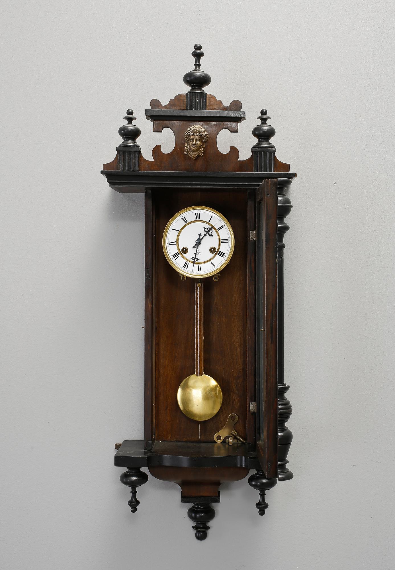 VÄGGPENDYL, så kallad lodregulator, Junghans, sent 1800-tal.