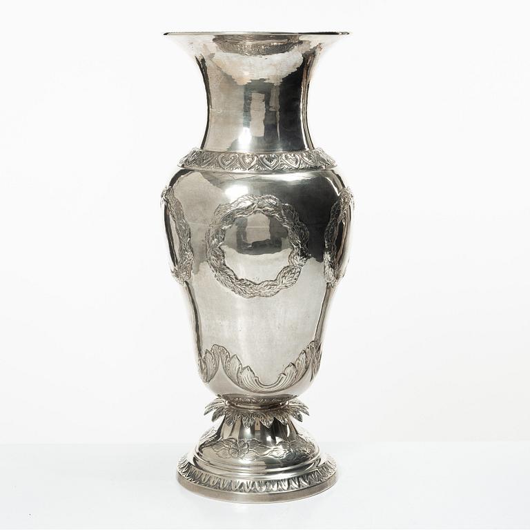 Lale Silverware & Co Ltd, a decorative vase, sterling silver, Istanbul, Turkey 20th century.