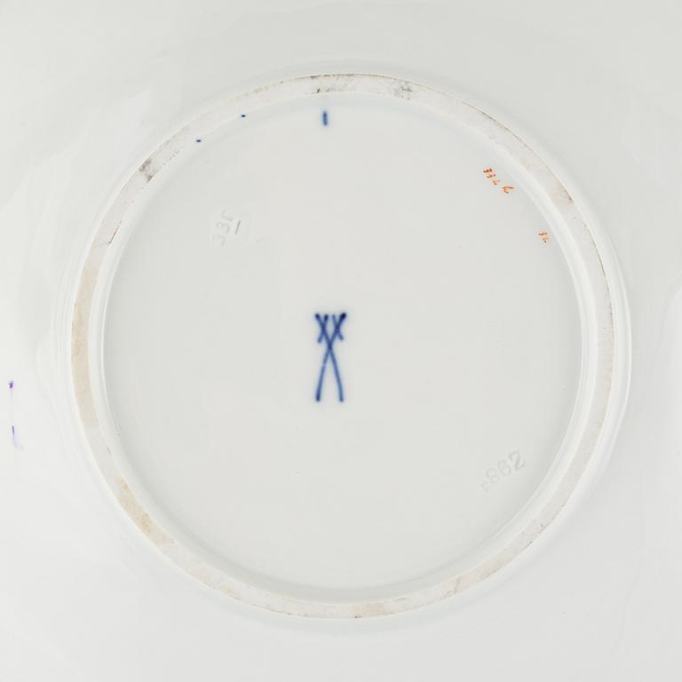 Two Meissen Porcelaine Decorative Dishes, mid 20th century.