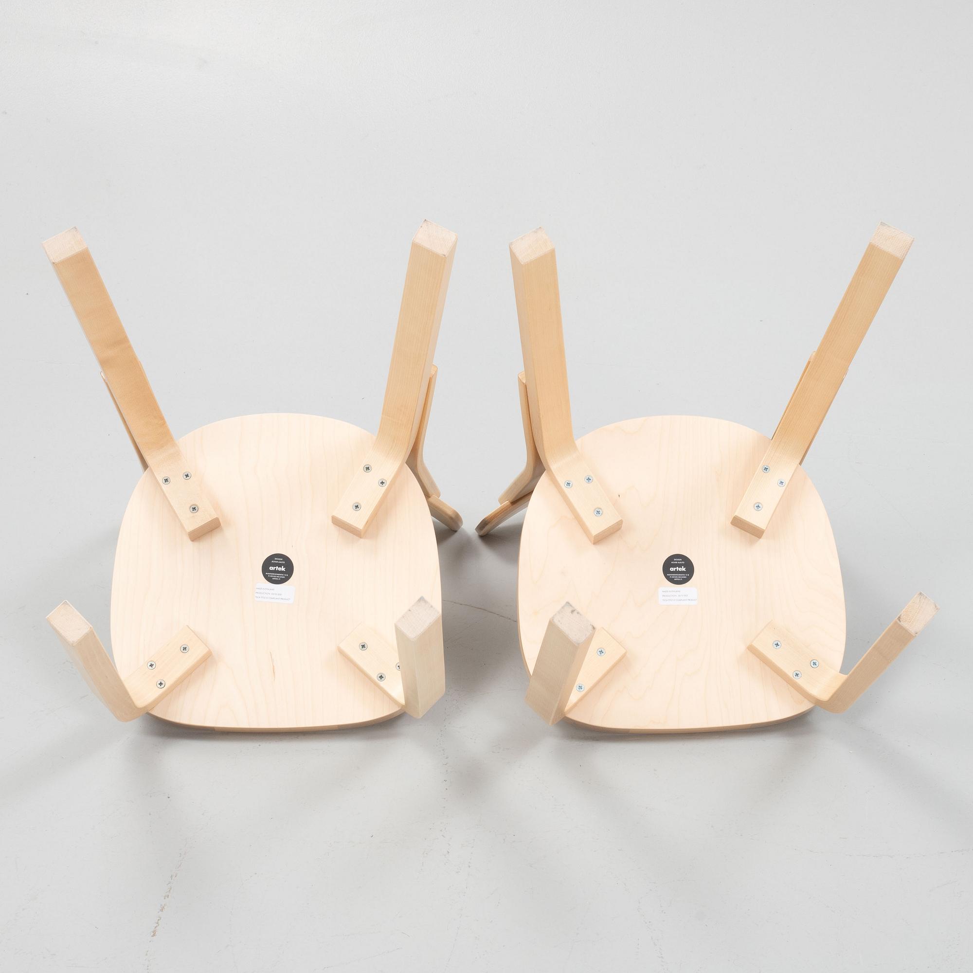 Alvar Aalto, stolar, ett par, modell 69, Artek, Finland, 2021.