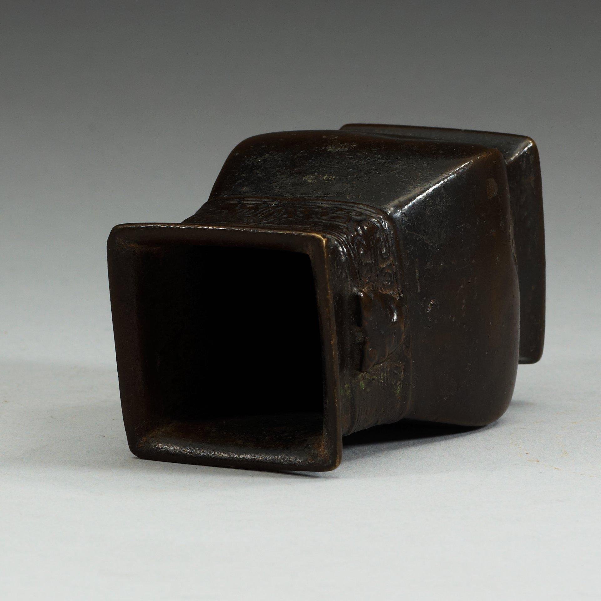 MINIATYRVAS, brons. Ming dynastin (1368-1644).