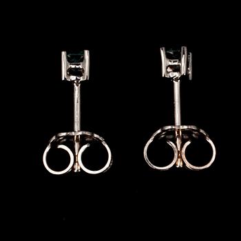 ÖRHÄNGEN, vitguld 18K, blå briljantslipade diamanter, tot 0,25ct.